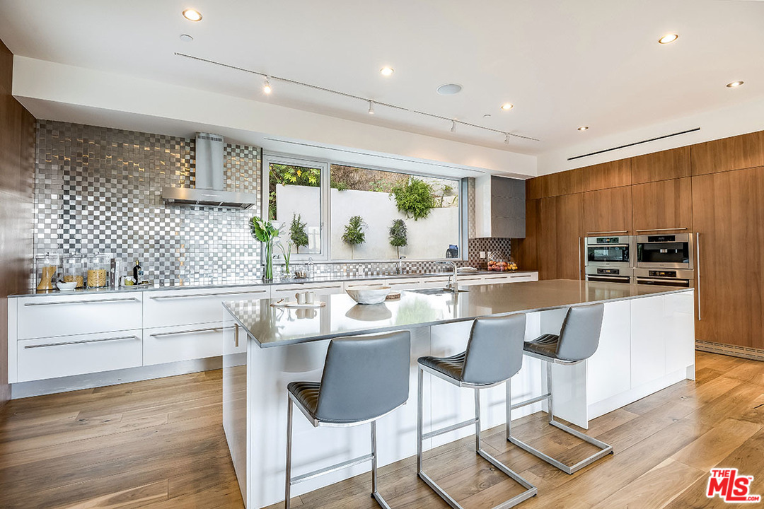 1700 Queens Road Los Angeles, CA 90069 - Photo 12 of 38 Gallery Image 12