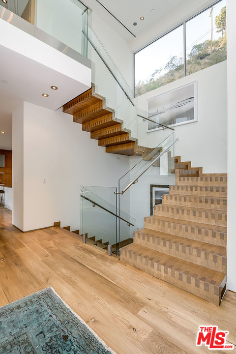 1700 Queens Road Los Angeles, CA 90069 - Photo 14 of 38 Gallery Image 14