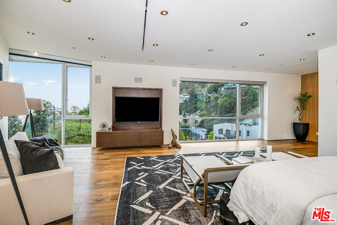 1700 Queens Road Los Angeles, CA 90069 - Photo 17 of 38 Gallery Image 17