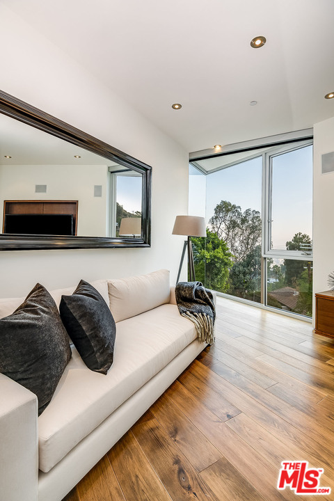 1700 Queens Road Los Angeles, CA 90069 - Photo 18 of 38 Gallery Image 18