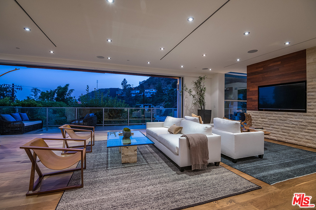 1700 Queens Road Los Angeles, CA 90069 - Photo 33 of 38 Gallery Image 33