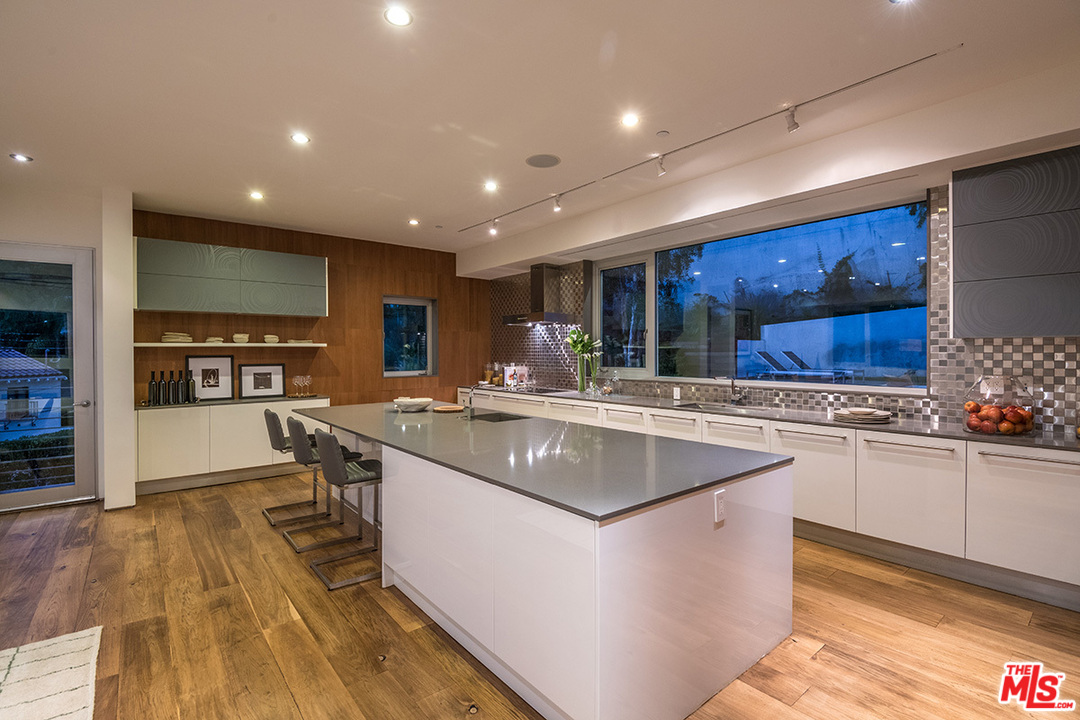 1700 Queens Road Los Angeles, CA 90069 - Photo 37 of 38 Gallery Image 37