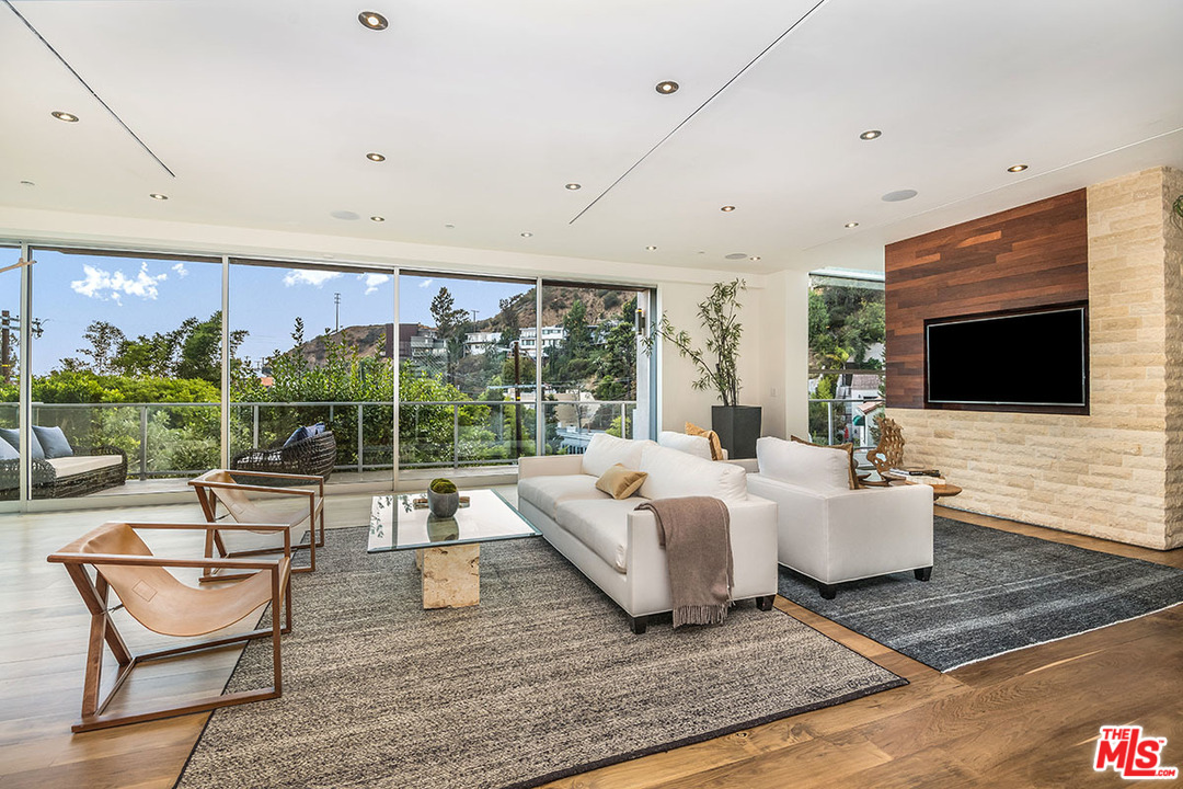1700 Queens Road Los Angeles, CA 90069 - Photo 6 of 38 Gallery Image 6