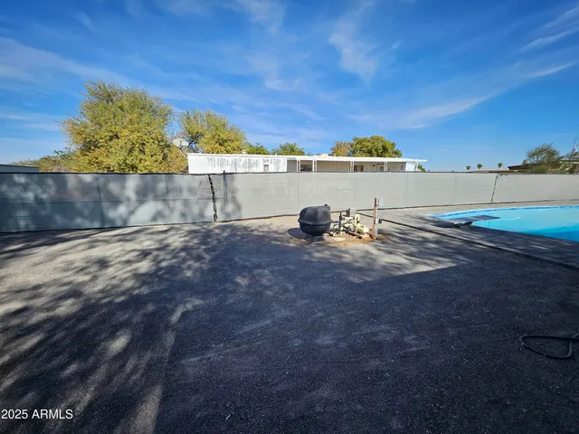 a view of back yard of the house