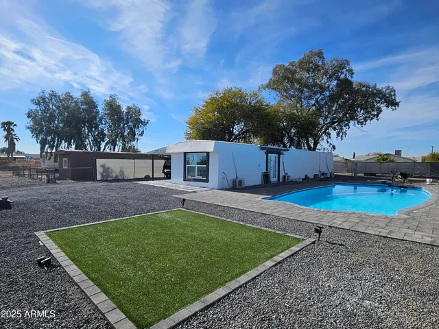 a view of a house with a backyard