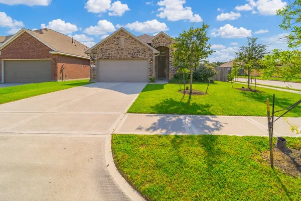 $305,000 | 6531 Hidden Dunes Drive, Baytown, TX 77521
