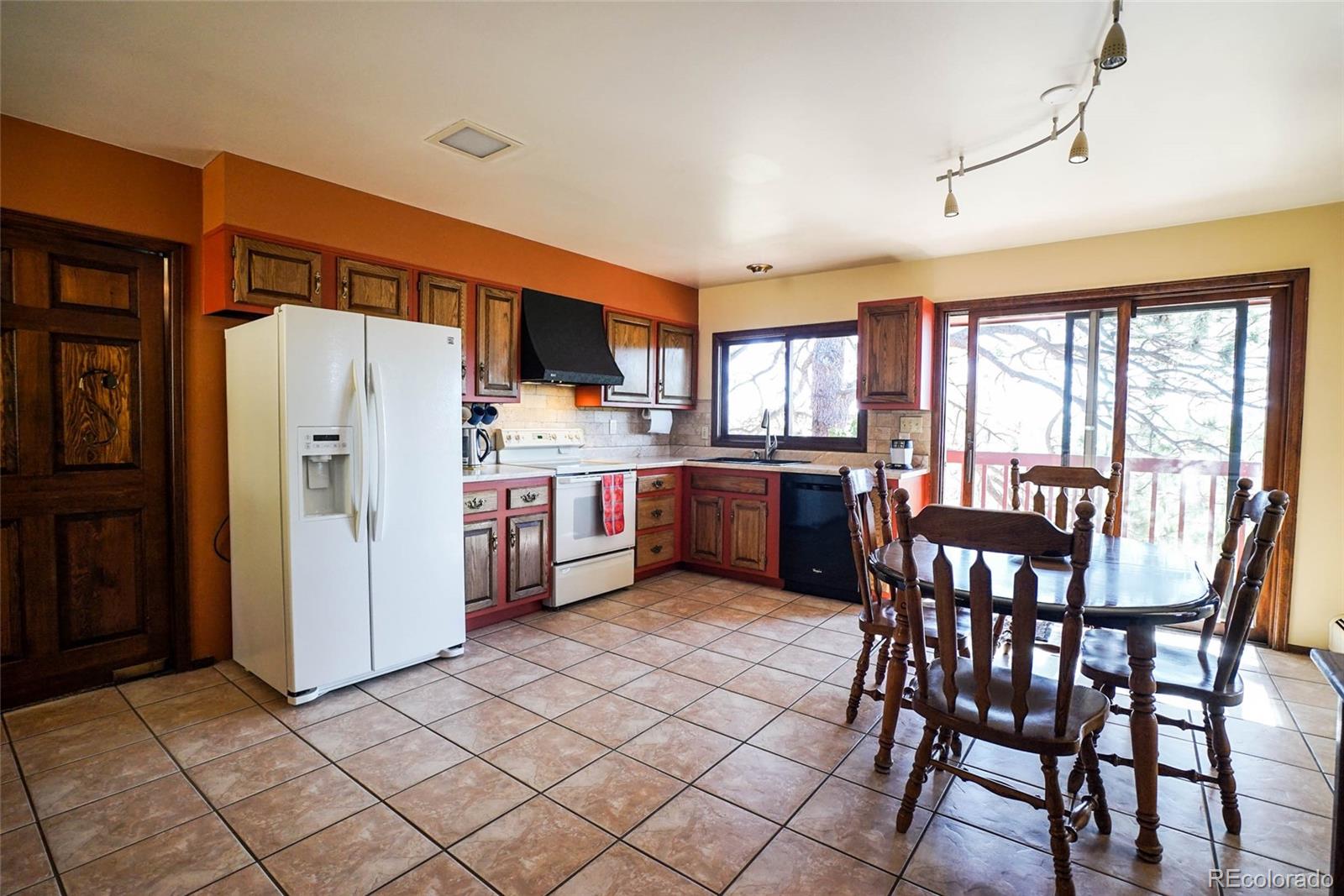 21888 Crestmoor Road Golden, CO 80401 - Photo 5 of 40 Gallery Image 5