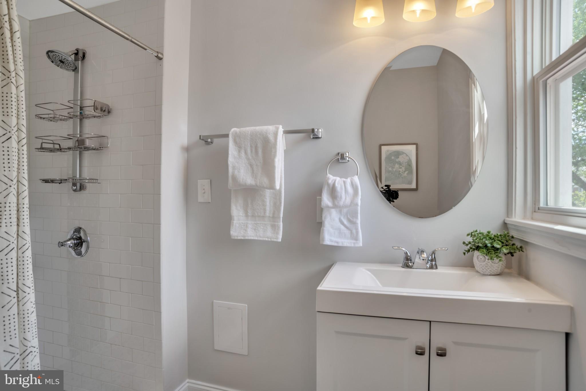 1520 Kingsway Road Baltimore, MD 21218 - Photo 14 of 28 Owners Bathroom
