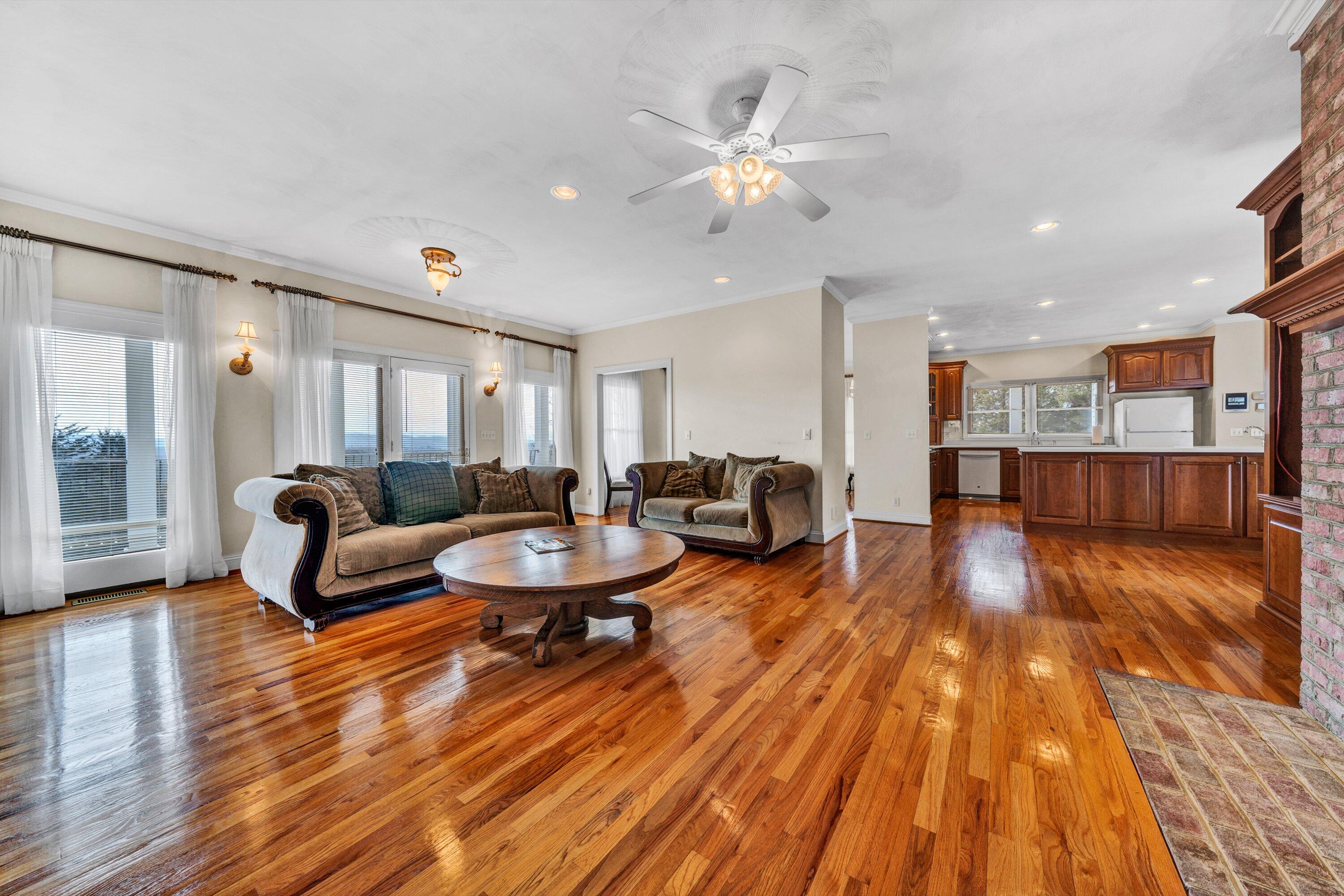 922 West Wind Road Fincastle, VA 24090 - Photo 26 of 85 26-Great Room 6
