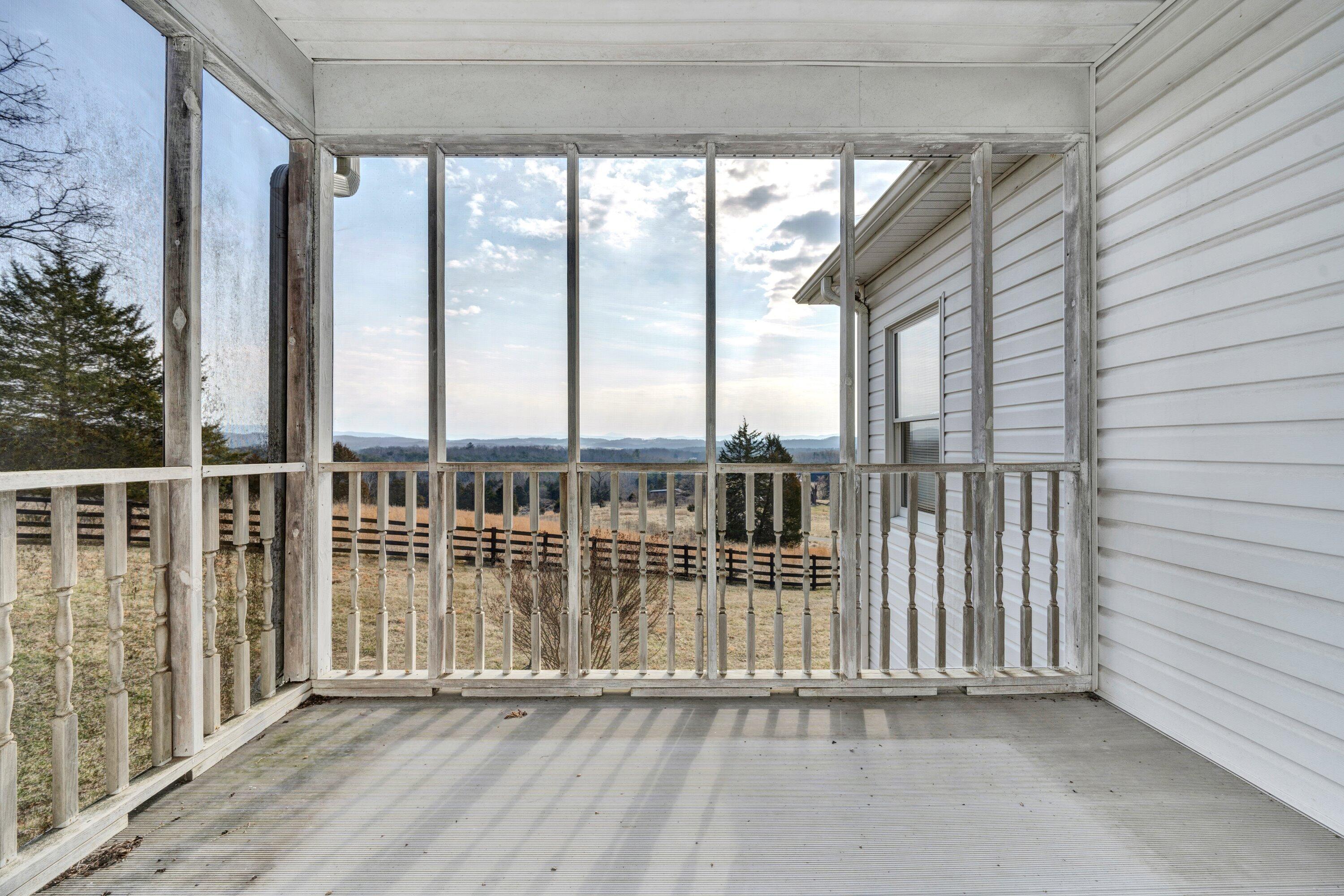 922 West Wind Road Fincastle, VA 24090 - Photo 42 of 85 42-Back Porch