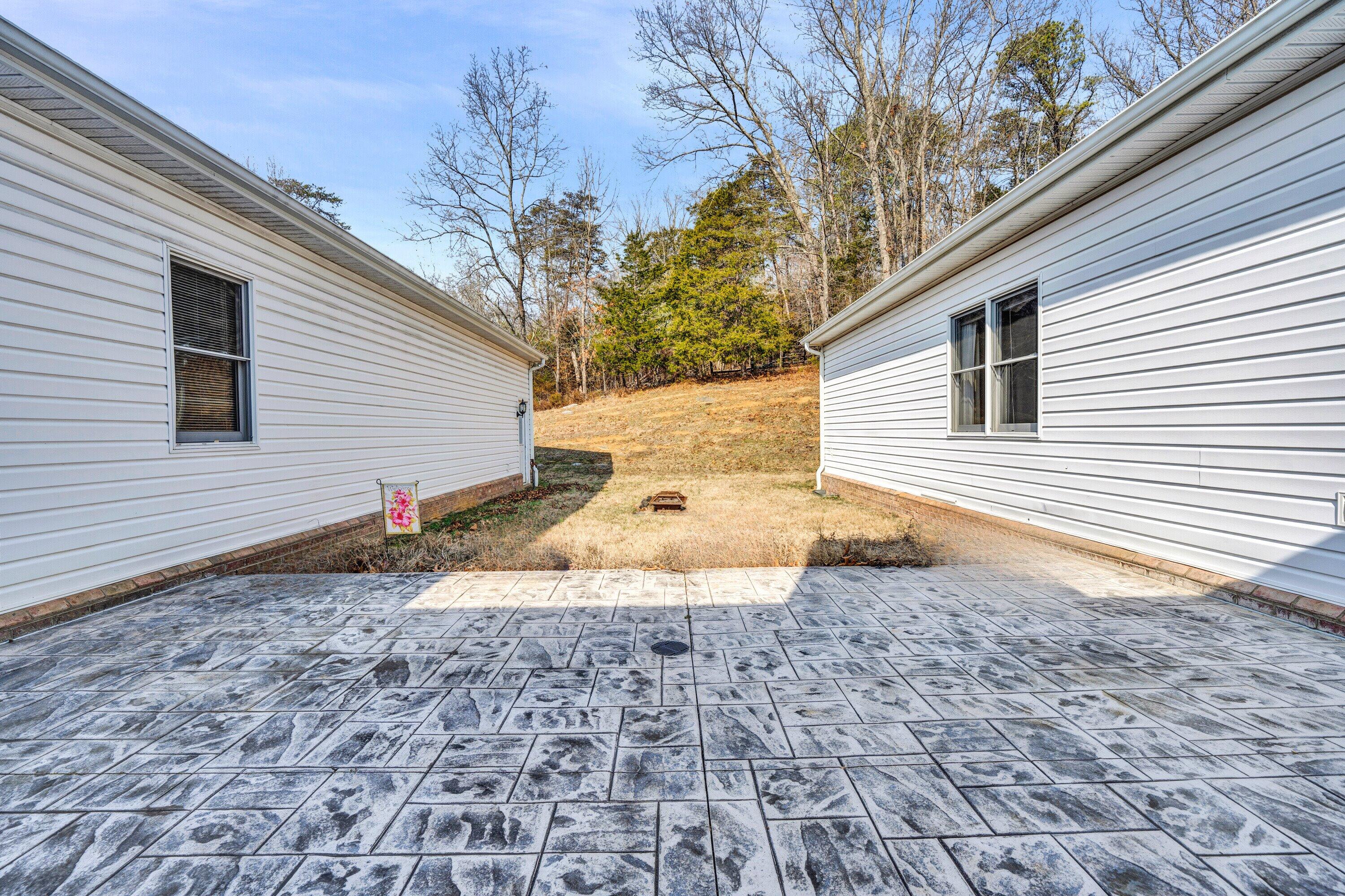 922 West Wind Road Fincastle, VA 24090 - Photo 60 of 85 60-Patio 2