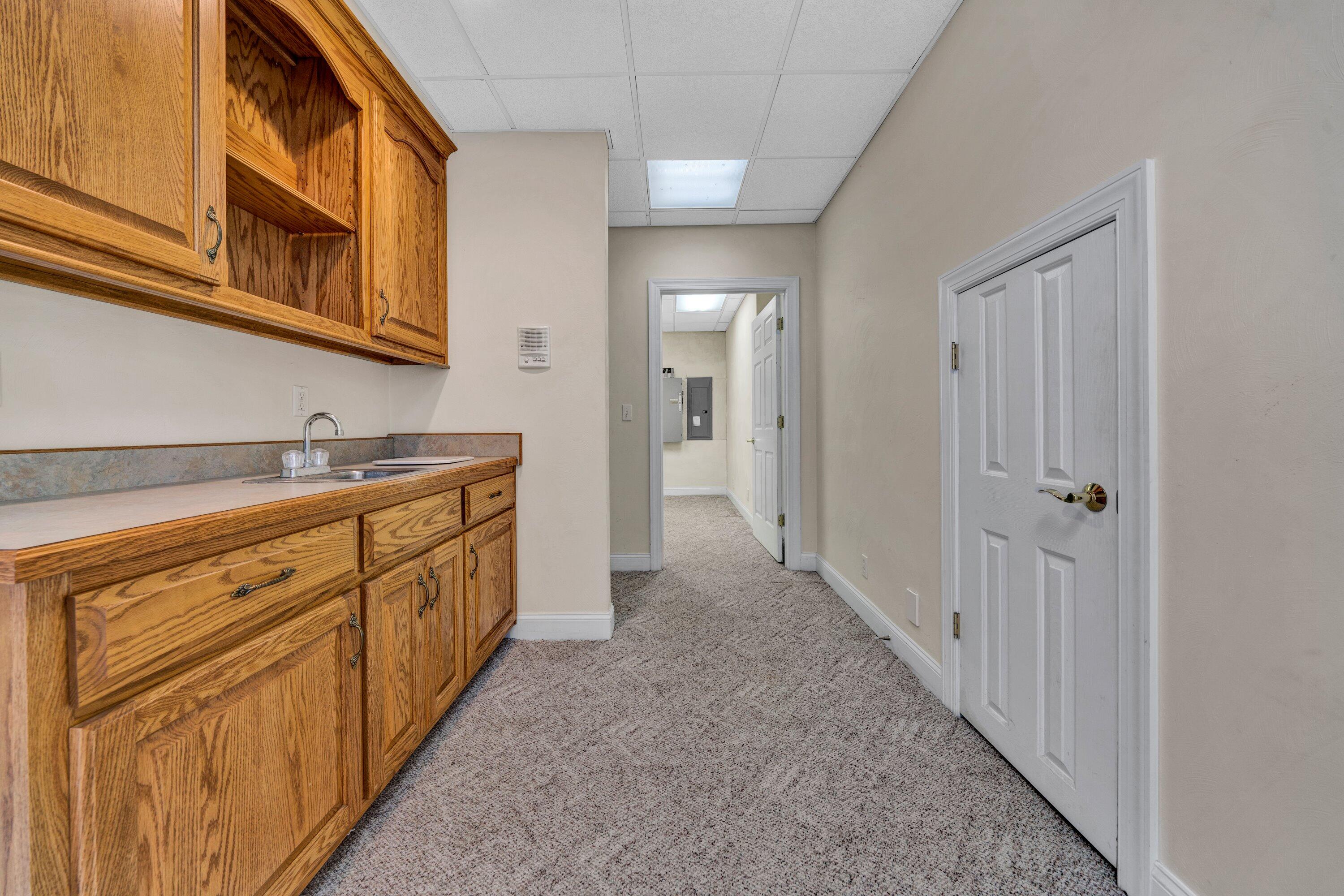 922 West Wind Road Fincastle, VA 24090 - Photo 62 of 85 62-Wet Bar 1