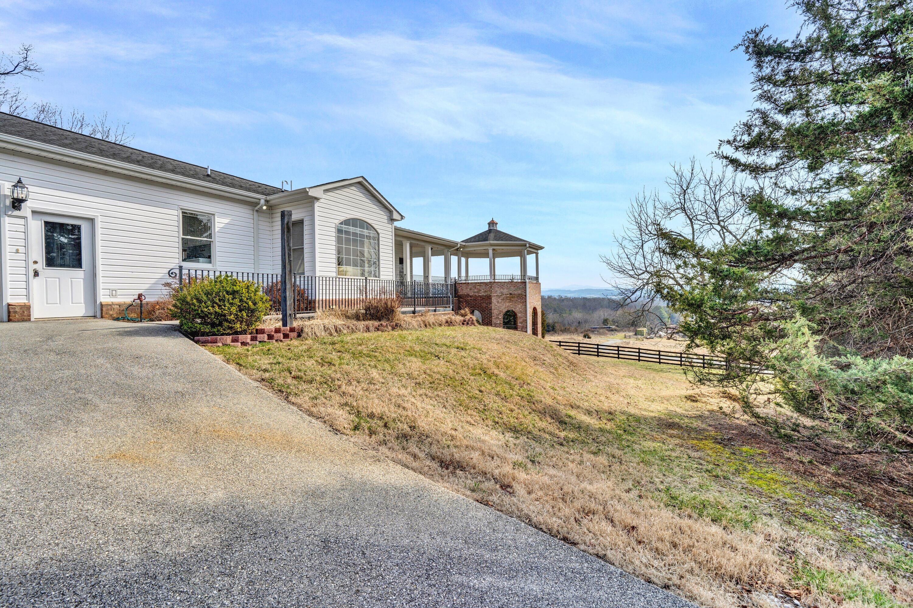 922 West Wind Road Fincastle, VA 24090 - Photo 81 of 85 81-Side View of House