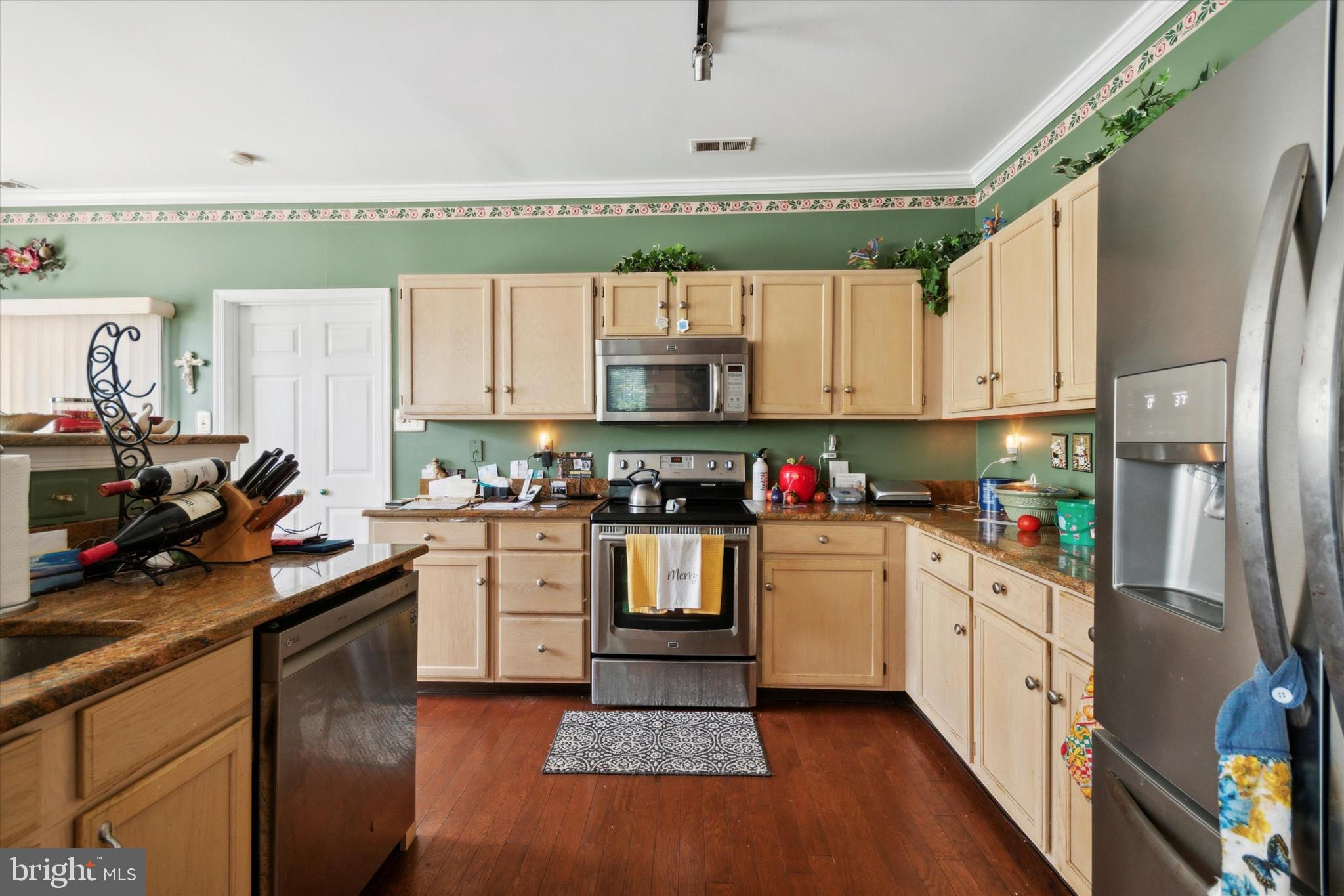 14102 Cornerstone Drive Yardley, PA 19067 - Photo 8 of 25 Kitchen w/granite countertops