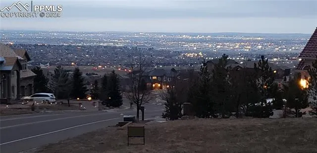 a view of a dry yard