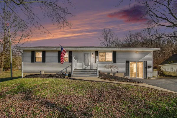 $250,000 | 527 Indiana Avenue, Aurora, IN 47001