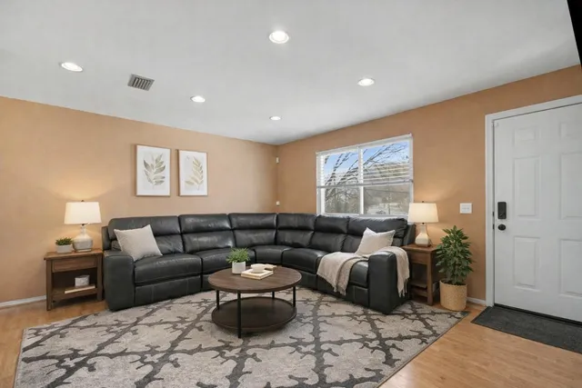 $260,000 | 527 Indiana Avenue, Aurora, IN 47001