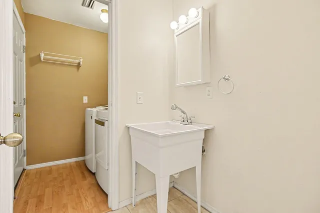 $260,000 | 527 Indiana Avenue, Aurora, IN 47001