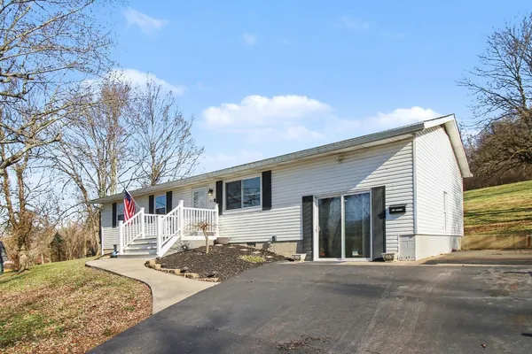 $250,000 | 527 Indiana Avenue, Aurora, IN 47001