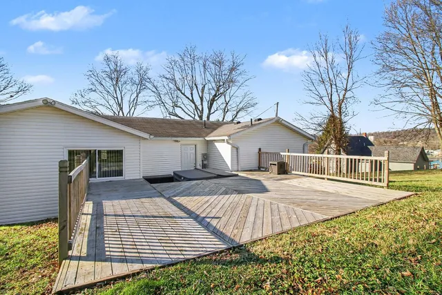 $260,000 | 527 Indiana Avenue, Aurora, IN 47001