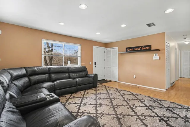 $260,000 | 527 Indiana Avenue, Aurora, IN 47001