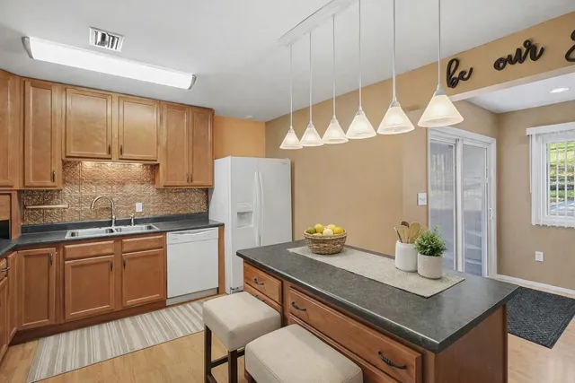 $260,000 | 527 Indiana Avenue, Aurora, IN 47001