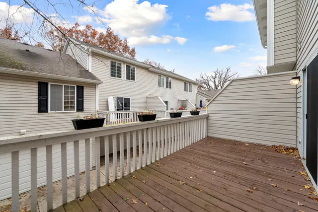 $2,200 | 321 West Whispering Oaks Lane, Unit 321, Round Lake, IL 60073