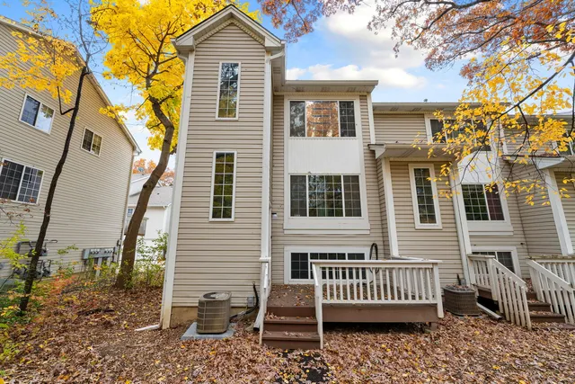 $2,200 | 321 West Whispering Oaks Lane, Unit 321, Round Lake, IL 60073