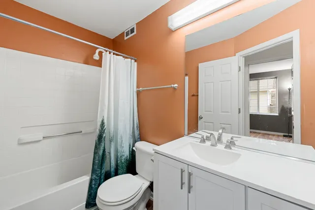 $2,200 | 321 West Whispering Oaks Lane, Unit 321, Round Lake, IL 60073