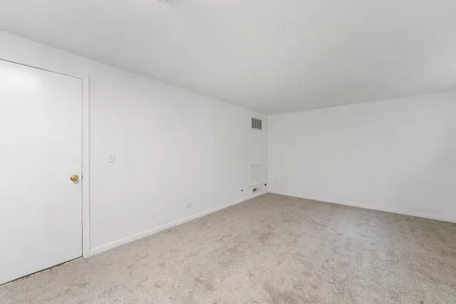 $2,200 | 321 West Whispering Oaks Lane, Unit 321, Round Lake, IL 60073