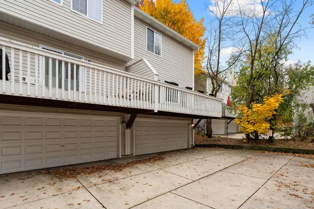 $2,200 | 321 West Whispering Oaks Lane, Unit 321, Round Lake, IL 60073