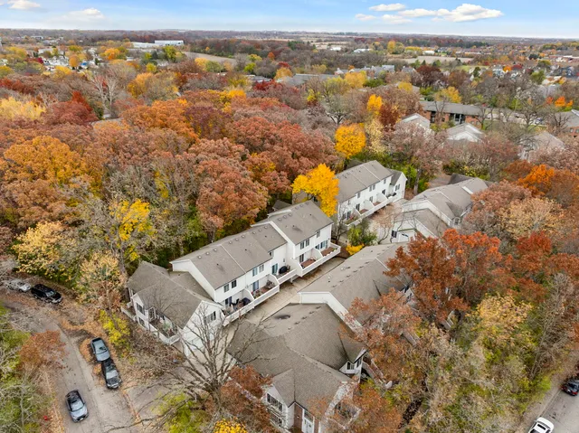 $2,200 | 321 West Whispering Oaks Lane, Unit 321, Round Lake, IL 60073