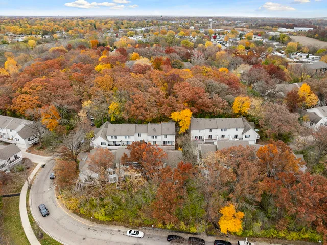 $2,200 | 321 West Whispering Oaks Lane, Unit 321, Round Lake, IL 60073