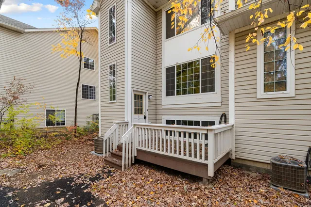 $2,200 | 321 West Whispering Oaks Lane, Unit 321, Round Lake, IL 60073
