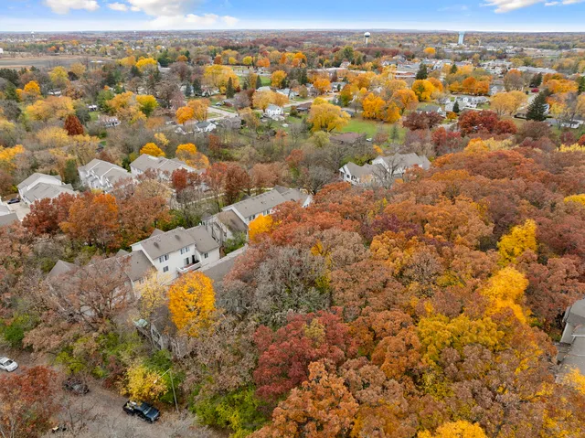 $2,200 | 321 West Whispering Oaks Lane, Unit 321, Round Lake, IL 60073