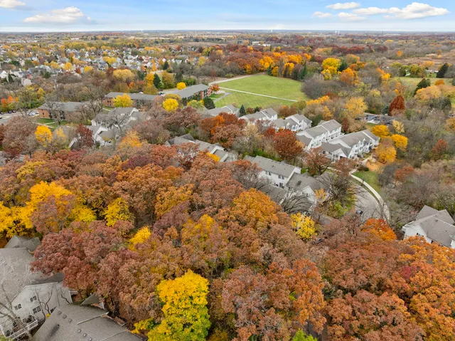 $2,200 | 321 West Whispering Oaks Lane, Unit 321, Round Lake, IL 60073