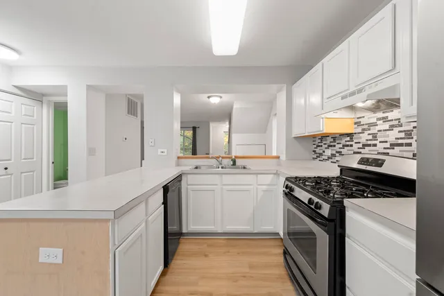 $2,200 | 321 West Whispering Oaks Lane, Unit 321, Round Lake, IL 60073