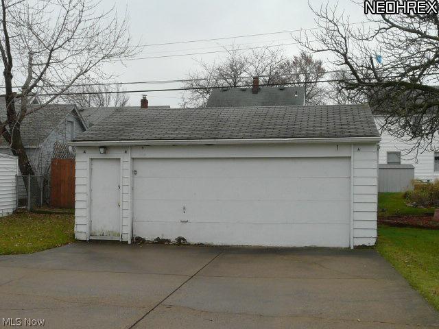 8223 Snow Road Parma, OH 44129 - Photo 4 of 17