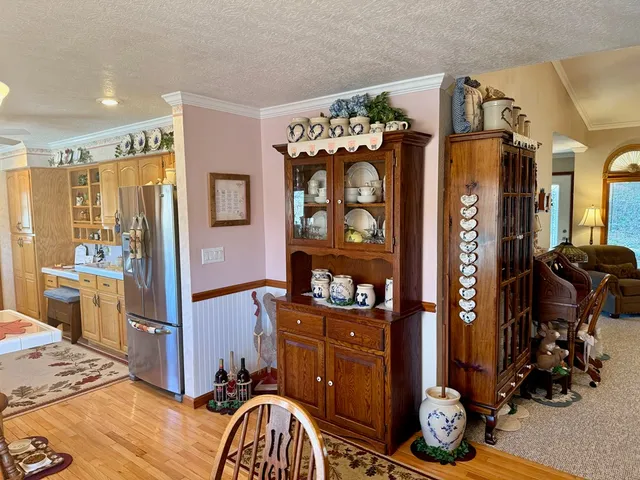 a view of a livingroom with furniture and a ceiling fan