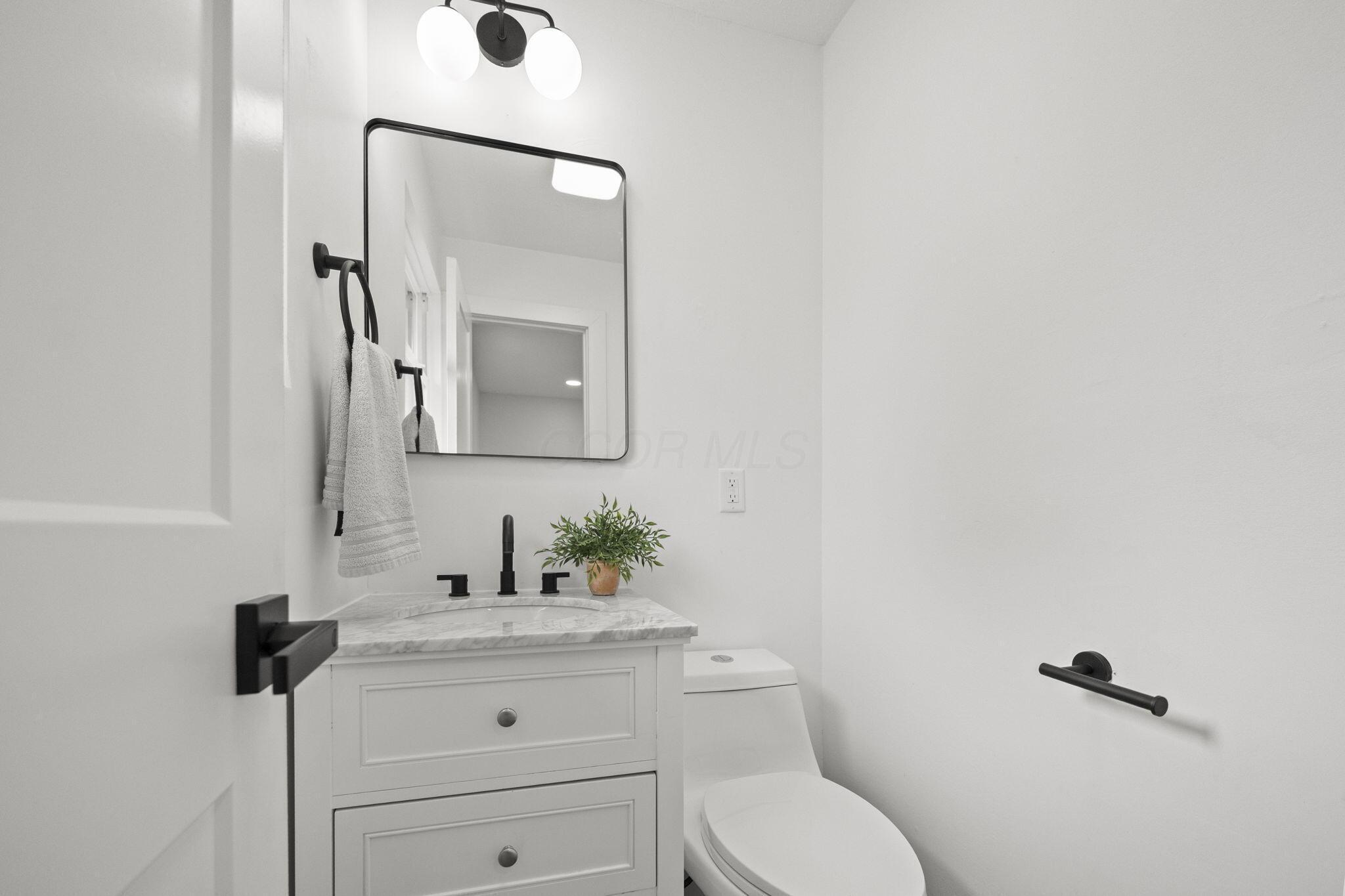 1071 Loring Road Columbus, OH 43224 - Photo 19 of 41 33-web-or-mls-_D8A0943