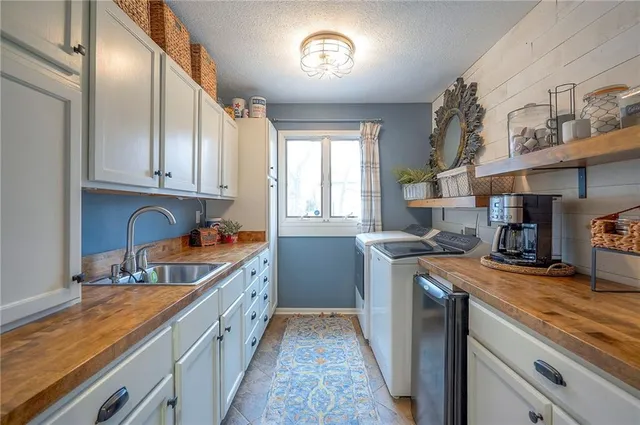 $725,000 | 19535 Birch Street, Stilwell, KS 66085