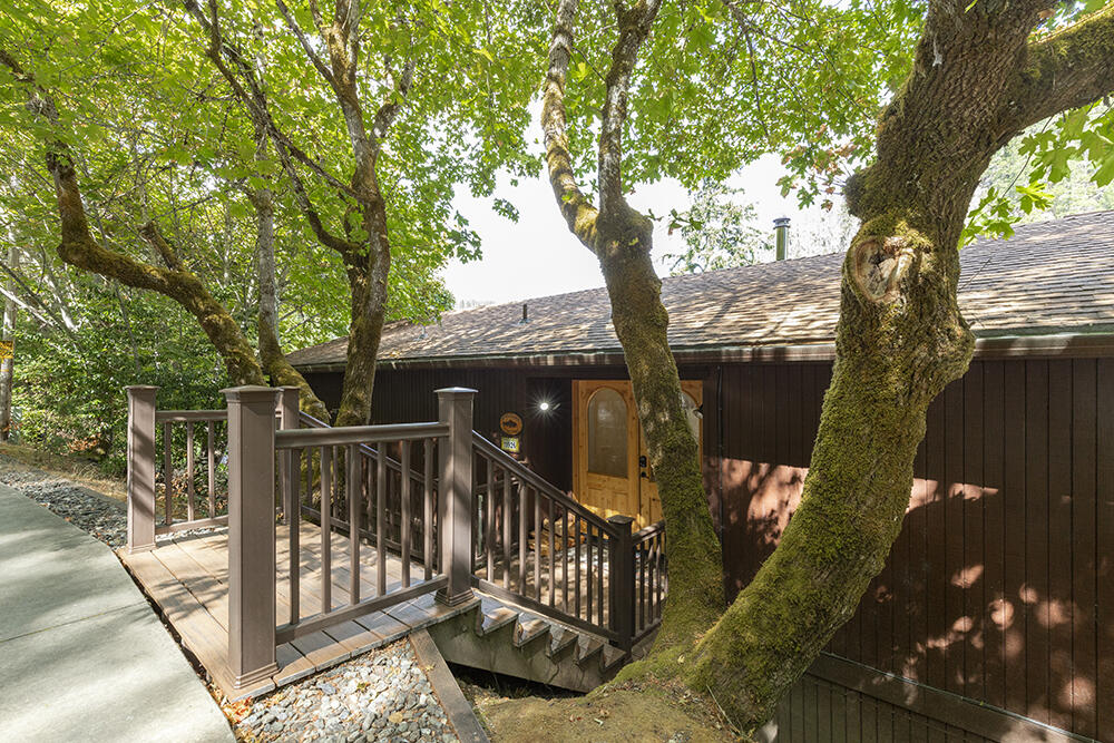 11926 Galice Road Merlin, OR 97532 - Photo 6 of 61 6