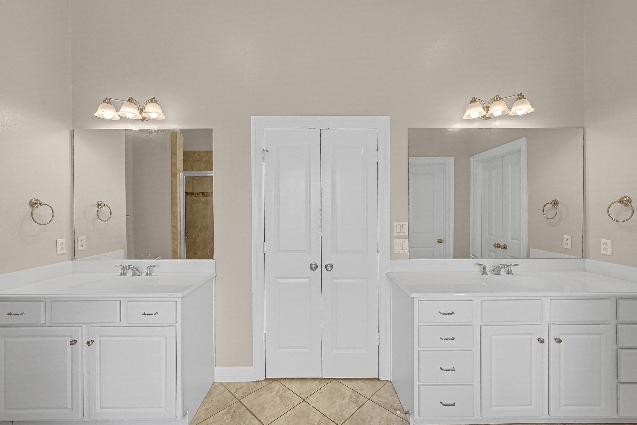 1204 Cohn Street Houston, TX 77007 - Photo 21 of 25 a bathroom with a double vanity sink and a mirror