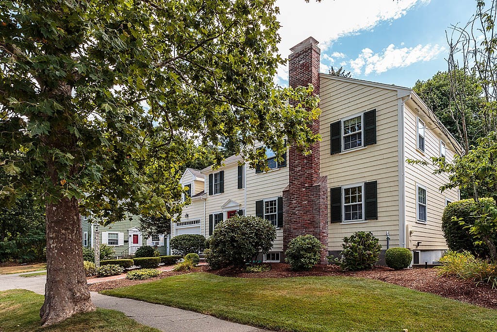 45 Coolidge Road Milton, MA 02186 - Photo 3 of 32