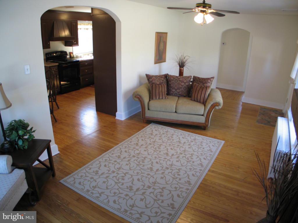 751 Baumgardner Road Lancaster, PA 17603 - Photo 3 of 42 Gallery Image 3