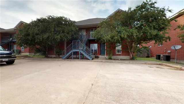 $1,100 | 1511 Hollow Hill Drive, Unit A, Bryan, TX 77802