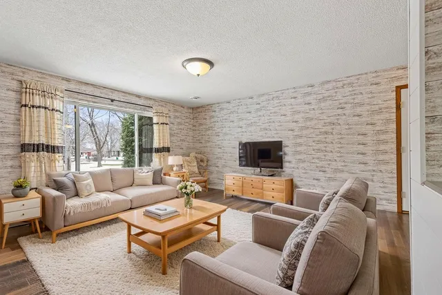 $285,000 | 1104 Cheryl Avenue, Marshall, MN 56258