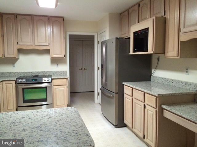 17610 Backbone Road Parkton, MD 21120 - Photo 13 of 30 Kitchen adjacent to Mud Room/Laundry
