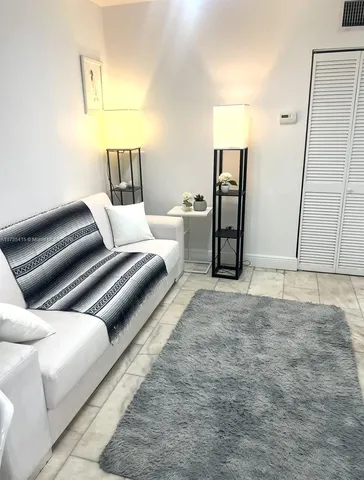 $2,200 | 1526 Pennsylvania Avenue, Unit 15, Miami Beach, FL 33139