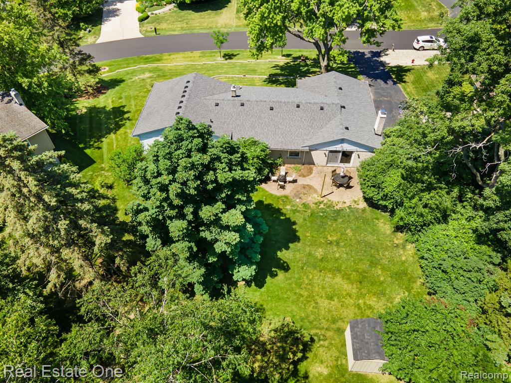 650 South Fieldstone Drive Rochester Hills, MI 48309 - Photo 3 of 17